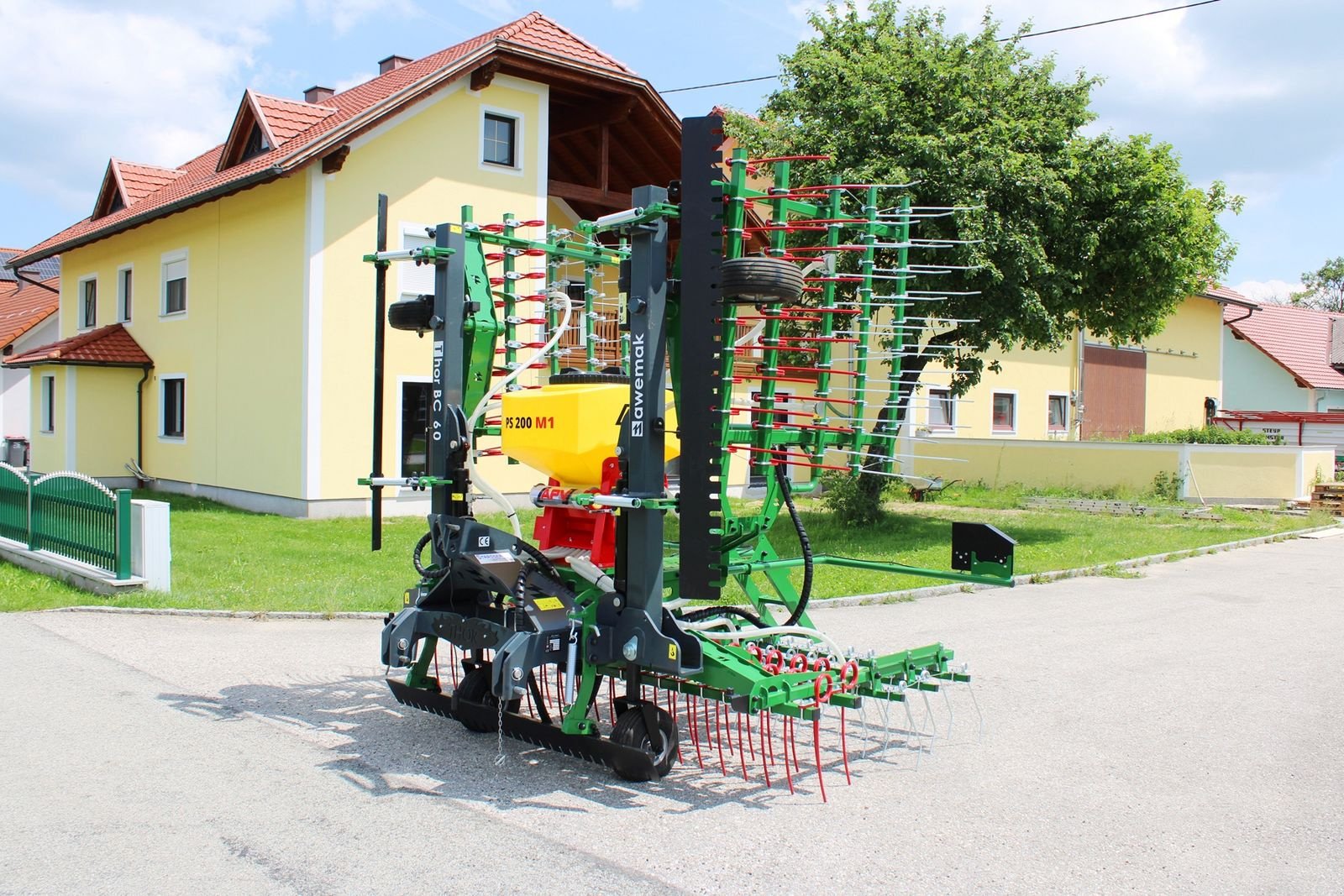 Striegel Türe ait Awemak THOR BC60 mit APV PS 200 M1 Grünlandstriegel, Neumaschine içinde Neukirchen am Walde  (resim 3)