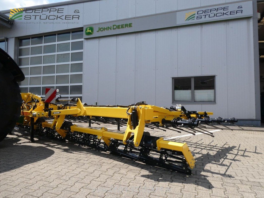 Striegel des Typs Bednar Pro PN 9000, Neumaschine in Wettin-Löbejun (Bild 10)