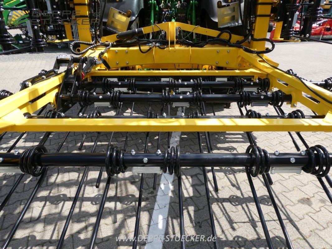 Striegel des Typs Bednar Pro PN 9000, Neumaschine in Wettin-Löbejun (Bild 25)