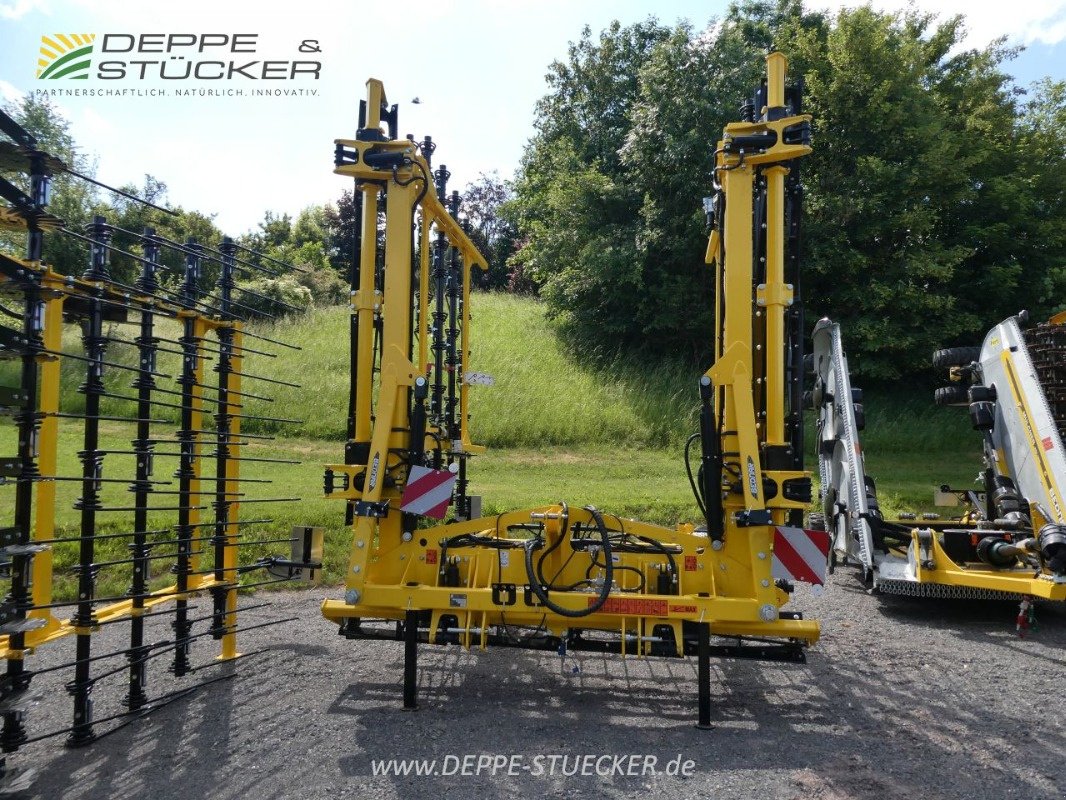 Striegel des Typs Bednar Pro PN 9000, Neumaschine in Wettin-Löbejun (Bild 27)