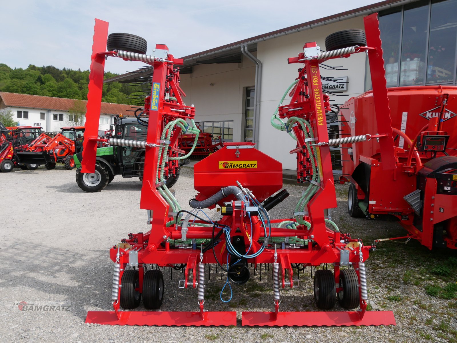 Striegel des Typs Einböck Pneumaticstar Pro 600 Grassmanager, Neumaschine in Eberfing (Bild 1)