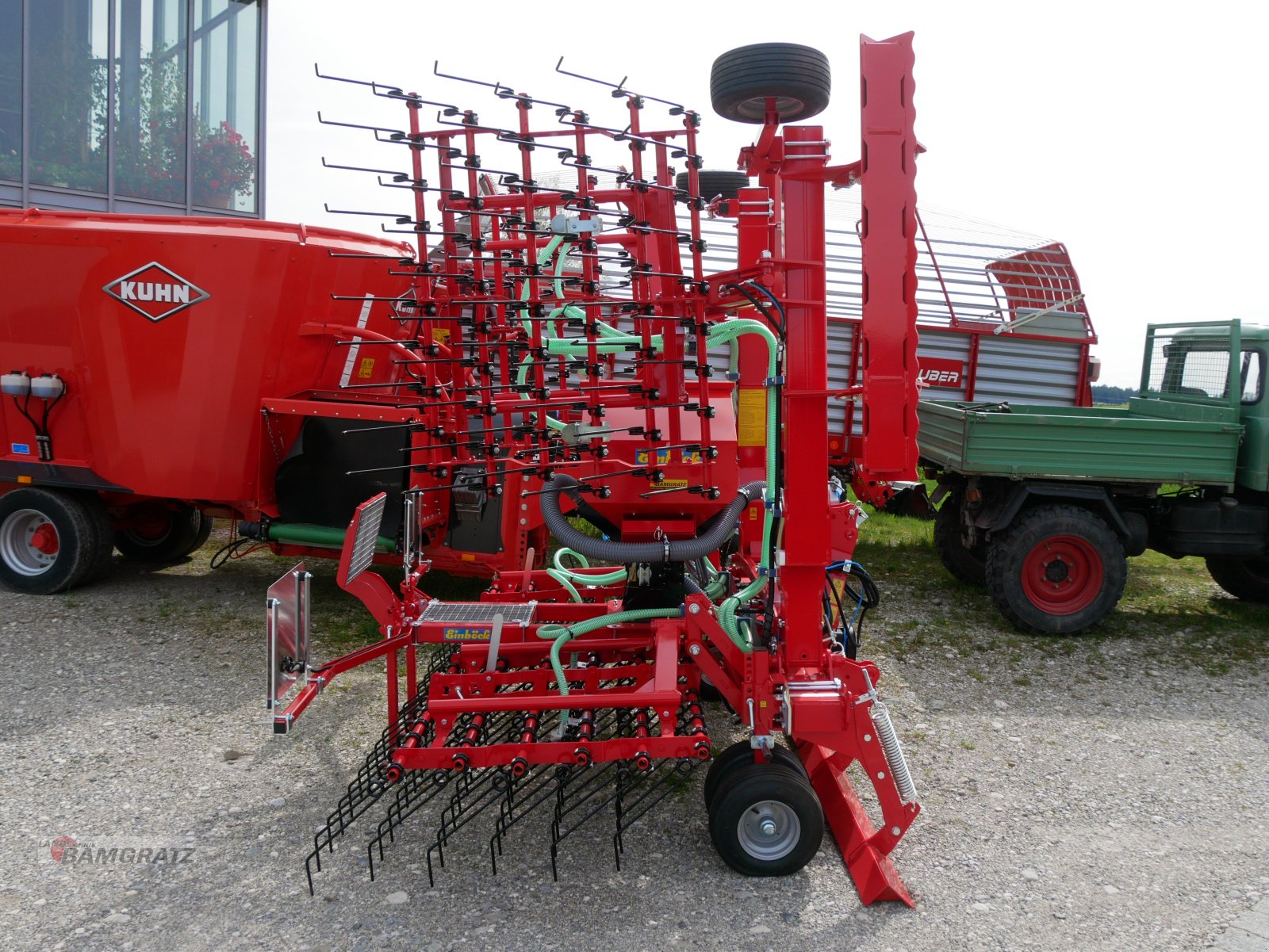 Striegel des Typs Einböck Pneumaticstar Pro 600 Grassmanager, Neumaschine in Eberfing (Bild 3)