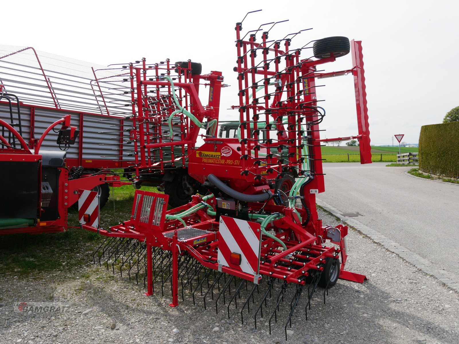Striegel des Typs Einböck Pneumaticstar Pro 600 Grassmanager, Neumaschine in Eberfing (Bild 4)