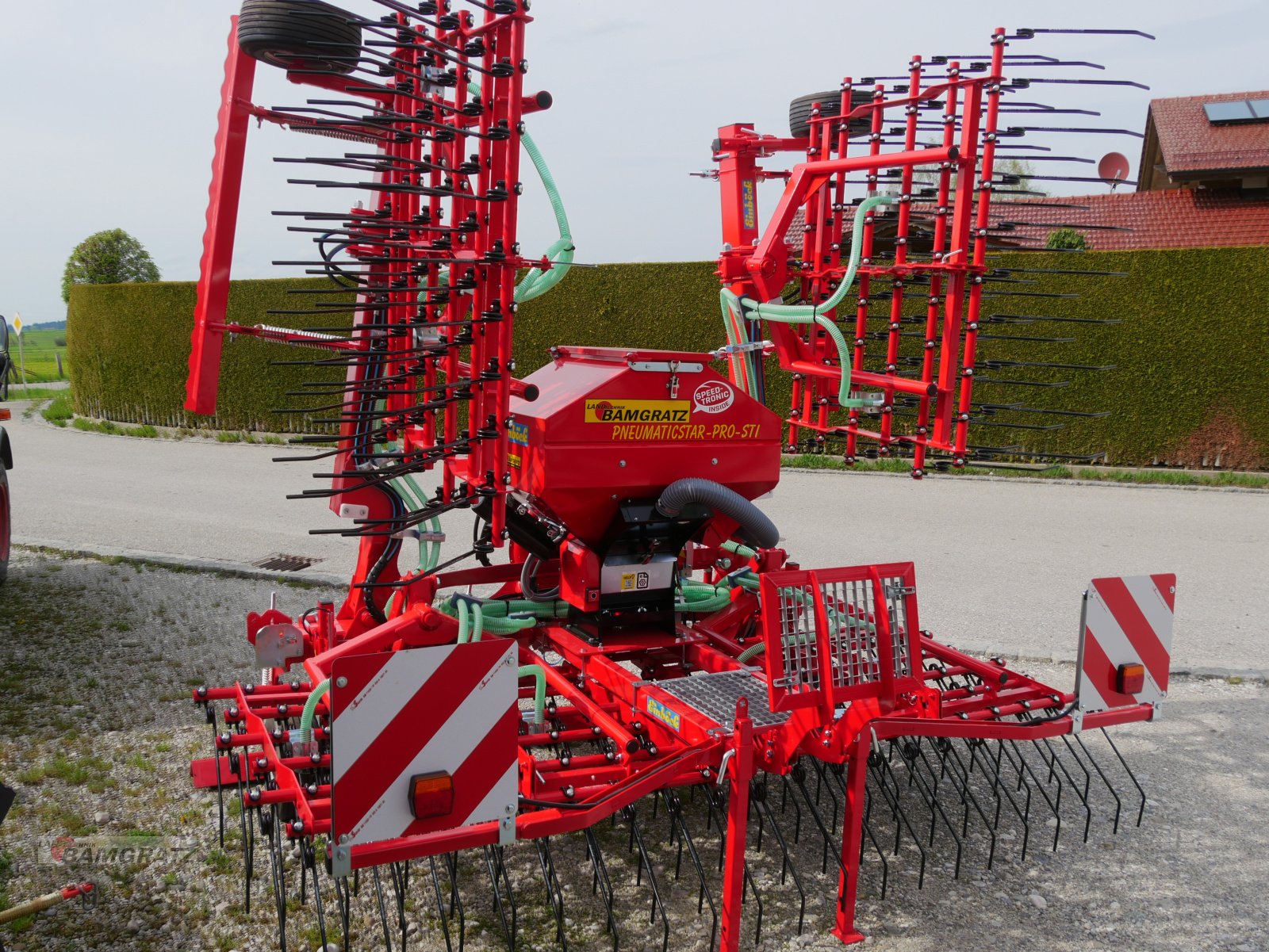 Striegel des Typs Einböck Pneumaticstar Pro 600 Grassmanager, Neumaschine in Eberfing (Bild 5)