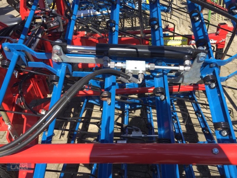 Striegel des Typs Hatzenbichler 9m, Neumaschine in Rottenburg (Bild 3)