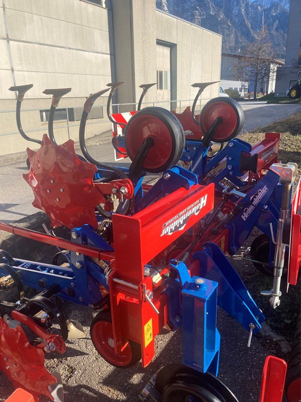 Striegel του τύπου Hatzenbichler Maishackmaschine 4-Reihig Heck Mechanische Klappung, Neumaschine σε Landquart (Φωτογραφία 2)