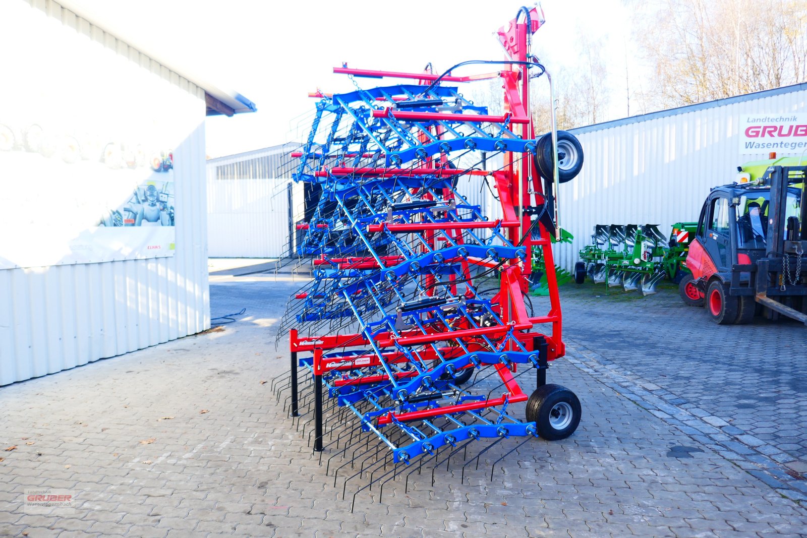 Striegel des Typs Hatzenbichler Original-Striegel 12m mit hydr. Zinkenverstellung, Neumaschine in Dorfen (Bild 2)