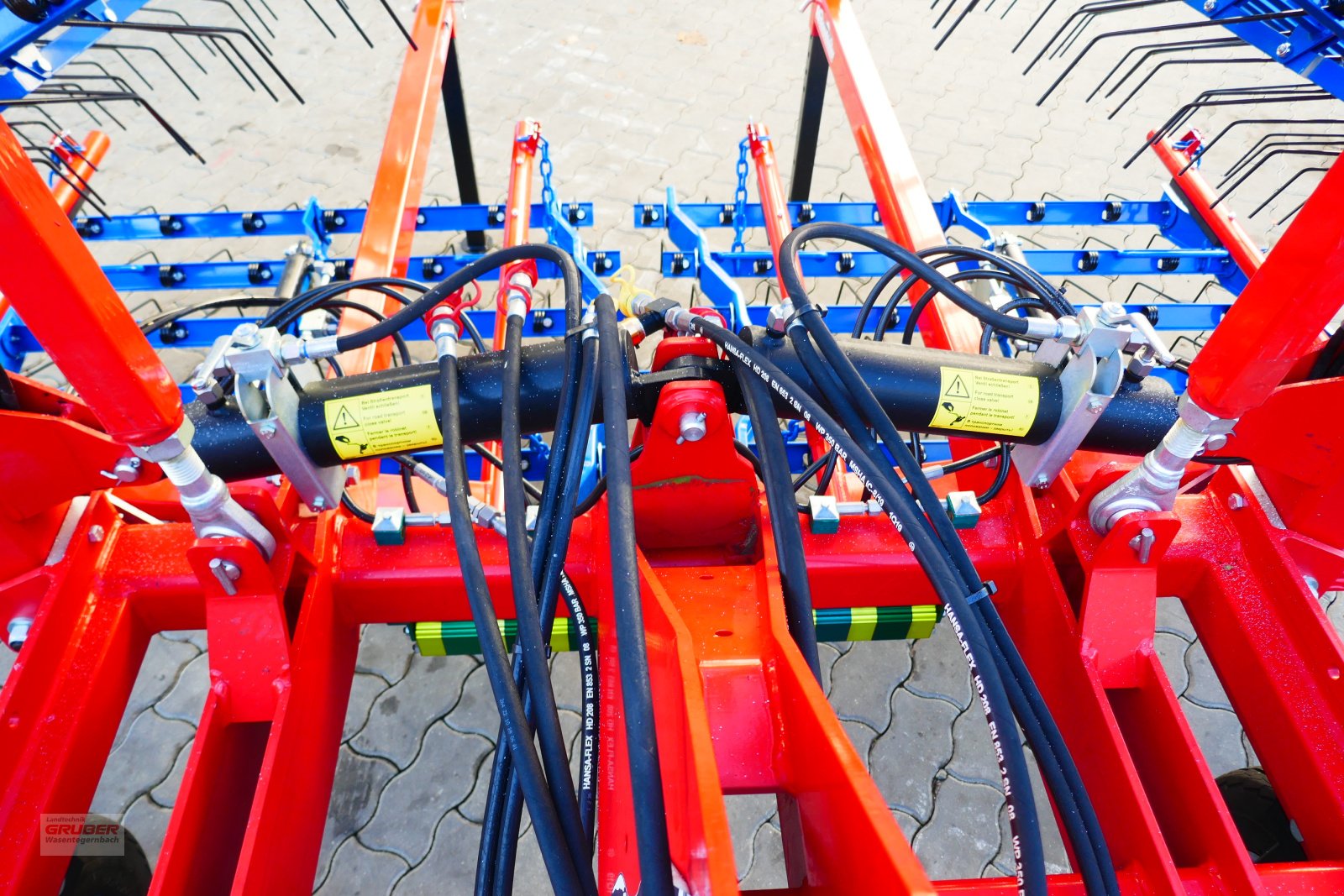 Striegel des Typs Hatzenbichler Original-Striegel 12m mit hydr. Zinkenverstellung, Neumaschine in Dorfen (Bild 7)