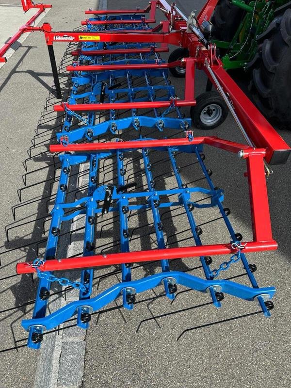 Striegel des Typs Hatzenbichler Original-Striegel 6m, Neumaschine in Henau (Bild 3)