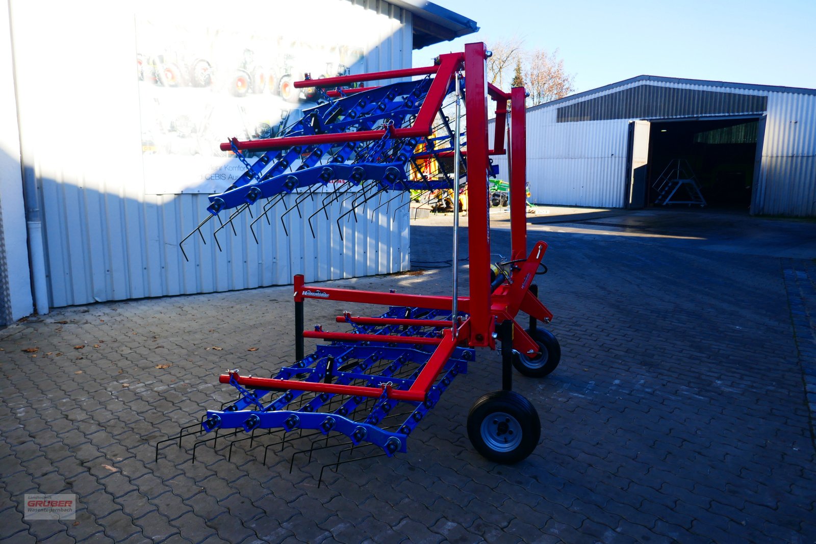 Striegel des Typs Hatzenbichler Original-Striegel 6m, Neumaschine in Dorfen (Bild 2)