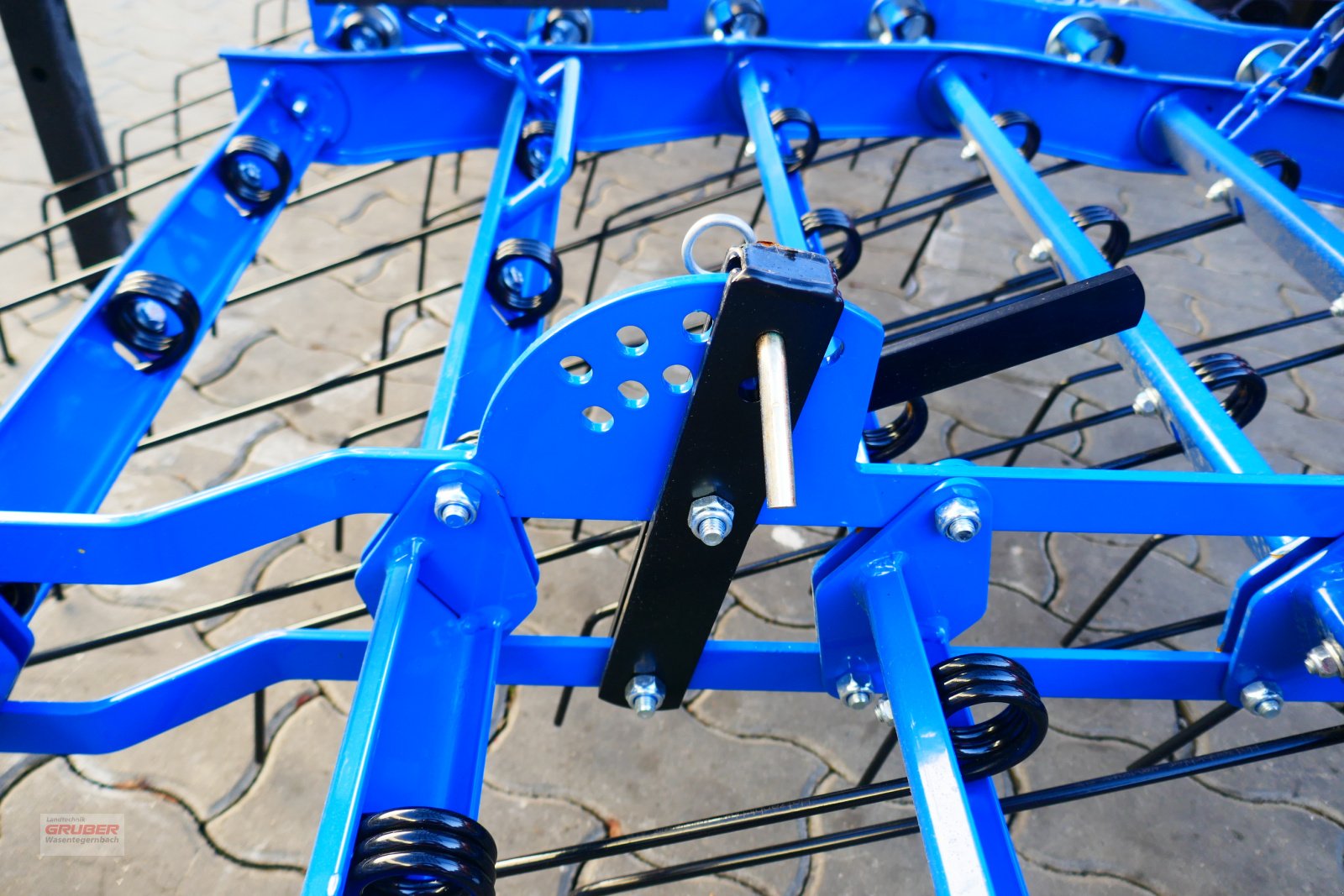 Striegel des Typs Hatzenbichler Original-Striegel 6m, Neumaschine in Dorfen (Bild 8)