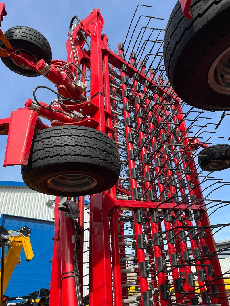 Striegel Türe ait Horsch Cura 15 ST, Neumaschine içinde Ebersbach (resim 8)