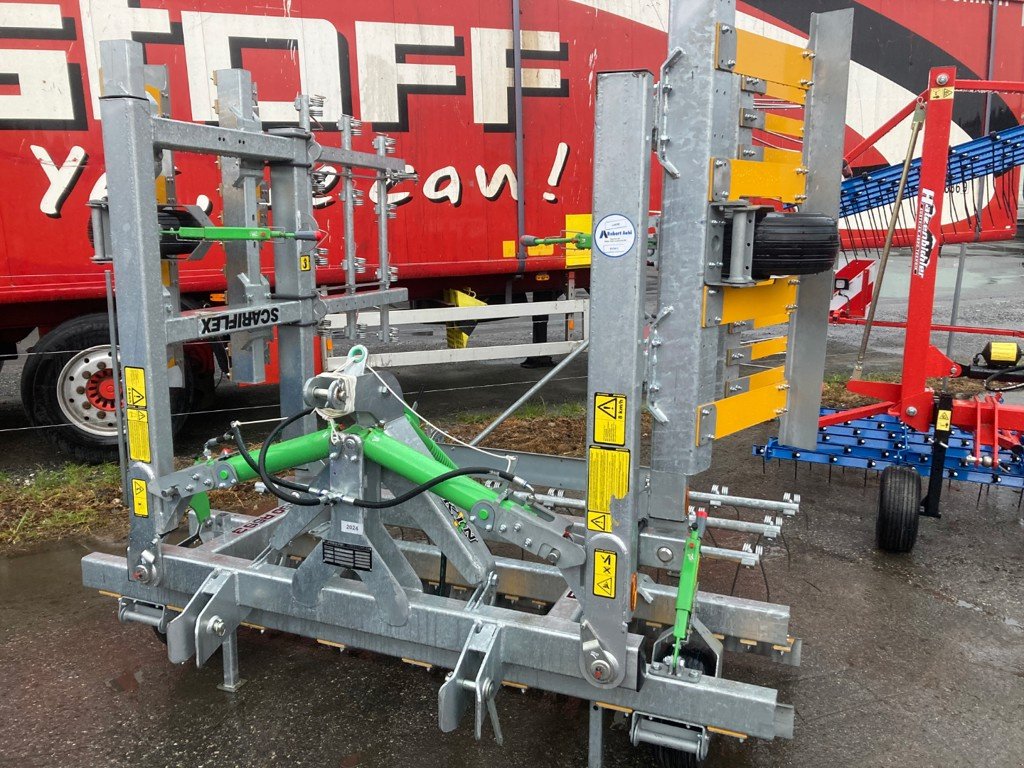 Striegel des Typs Joskin Scariflex 480RS3, Ausstellungsmaschine in Landquart (Bild 1)