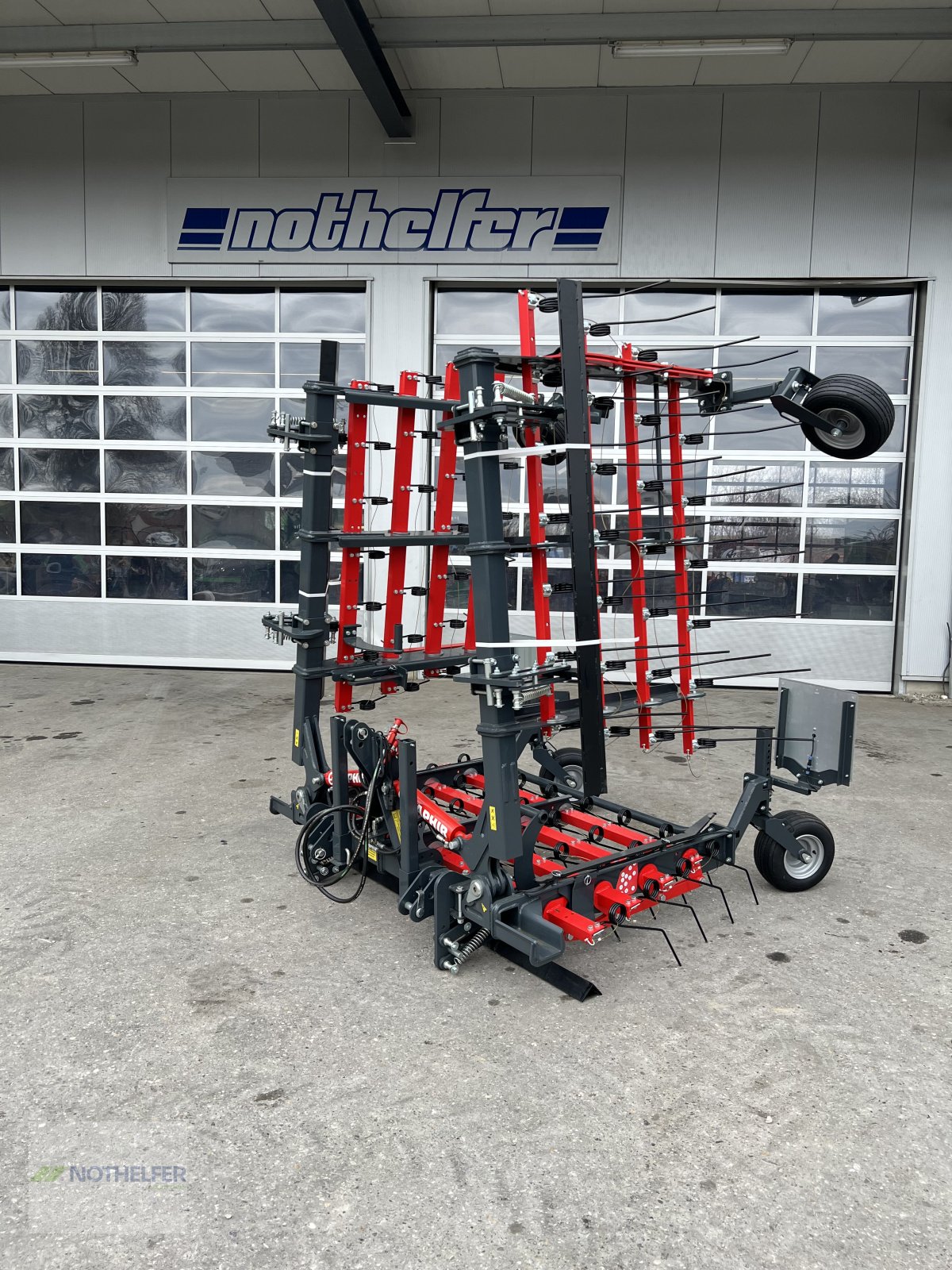 Striegel des Typs Saphir ES 600 V, Neumaschine in Pforzen (Bild 1)