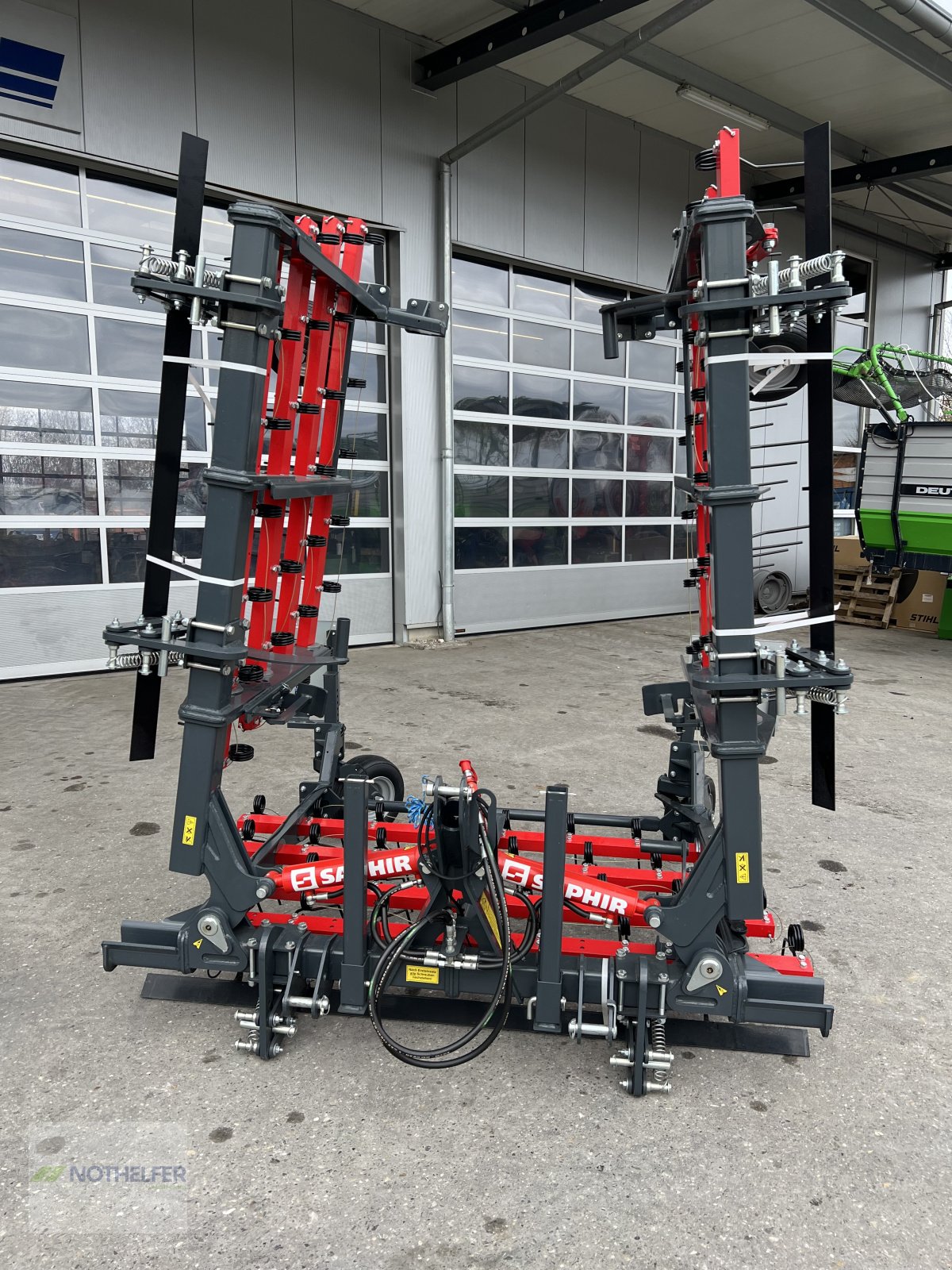 Striegel des Typs Saphir ES 600 V, Neumaschine in Pforzen (Bild 3)