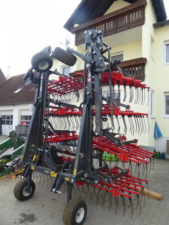Striegel des Typs Saphir Weedstar 12 m, Neumaschine in Marxheim (Bild 1)
