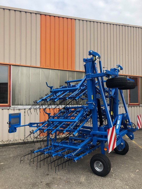 Striegel of the type Sonstige Carré Sarclerse, Neumaschine in Domdidier (Picture 2)