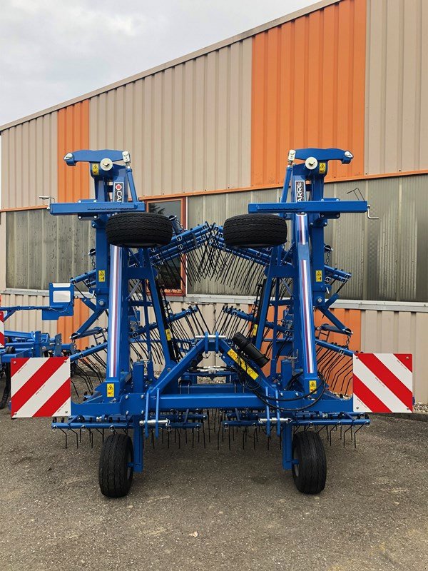 Striegel of the type Sonstige Carré Sarclerse, Neumaschine in Domdidier (Picture 1)