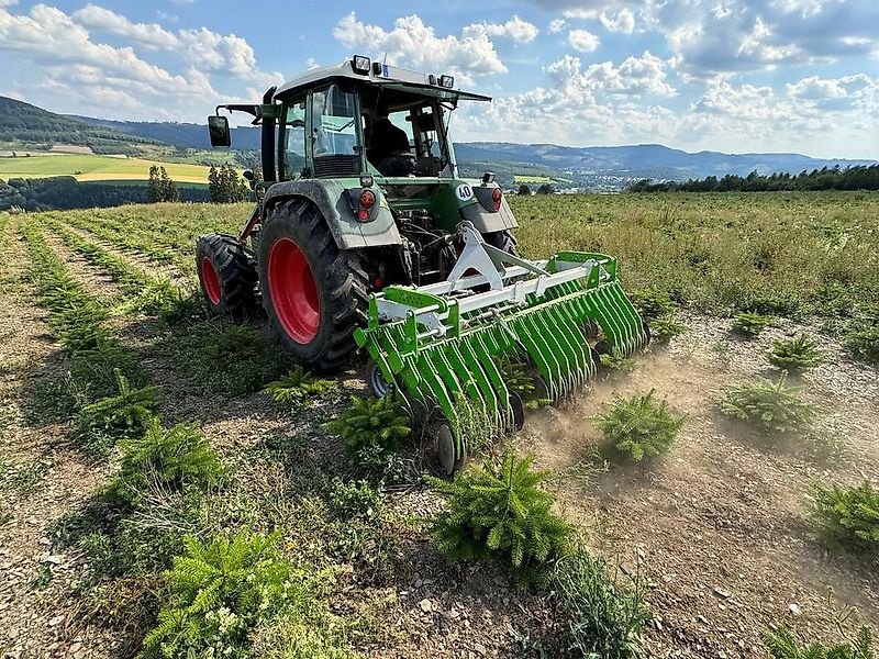 Striegel Türe ait Sonstige Unkrautbekämpfung Unkrautmaschine Striegel Hacke Weihnachtsbaum, Gebrauchtmaschine içinde Schmallenberg (resim 12)