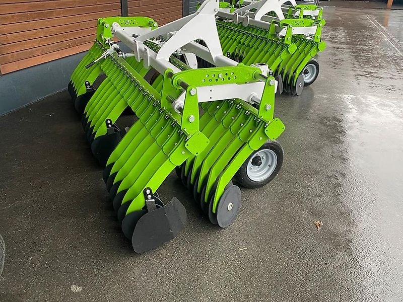 Striegel Türe ait Sonstige Unkrautbekämpfung Unkrautmaschine Striegel Hacke Weihnachtsbaum, Gebrauchtmaschine içinde Schmallenberg (resim 2)