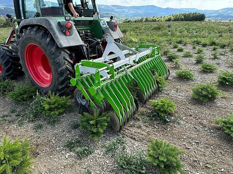Striegel des Typs Sonstige Unkrautregulierungsmaschine für Weihnachtsbäume Mais Striegel, Gebrauchtmaschine in Schmallenberg (Bild 8)