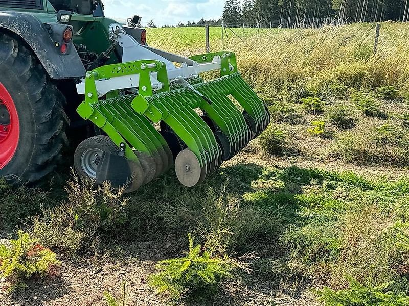 Striegel des Typs Sonstige Unkrautregulierungsmaschine für Weihnachtsbäume Mais Striegel, Gebrauchtmaschine in Schmallenberg (Bild 11)