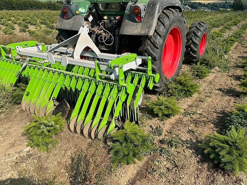 Striegel des Typs Sonstige Unkrautregulierungsmaschine für Weihnachtsbäume Mais Striegel, Gebrauchtmaschine in Schmallenberg (Bild 5)