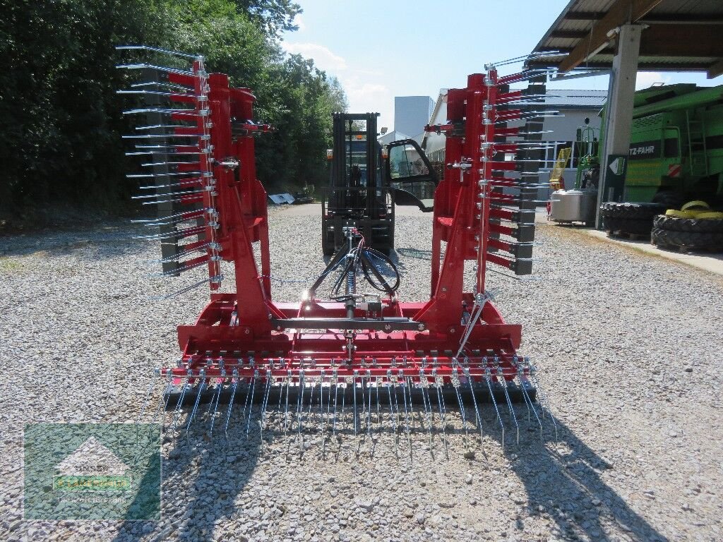 Striegel des Typs Stekro Weidenbelüfter 5M, Neumaschine in Hofkirchen (Bild 7)