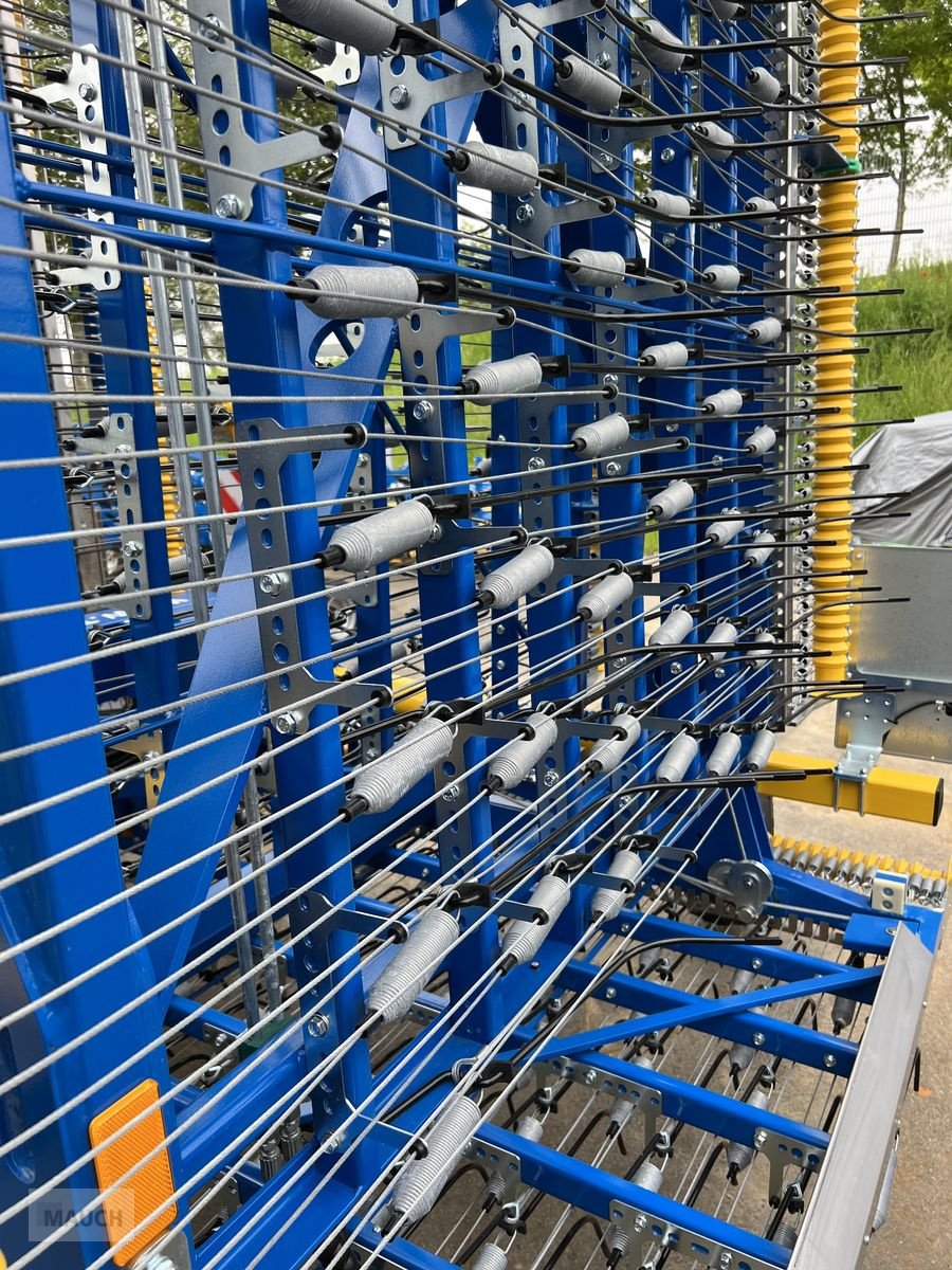 Striegel des Typs Treffler TS1520 HN Präzisions-Zinkenstriegel, Neumaschine in Burgkirchen (Bild 10)