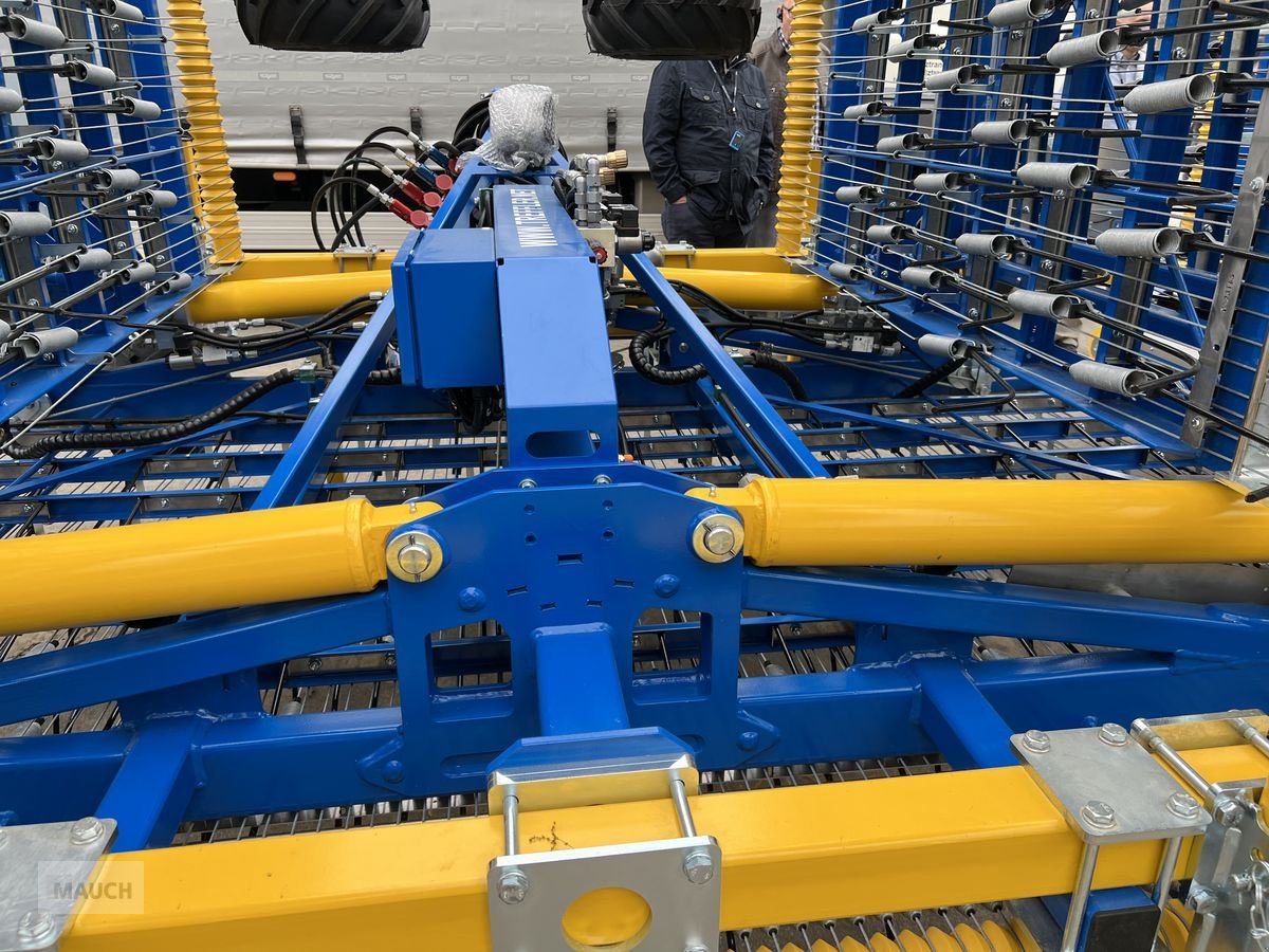 Striegel des Typs Treffler TS1520 HN Präzisions-Zinkenstriegel, Neumaschine in Burgkirchen (Bild 13)