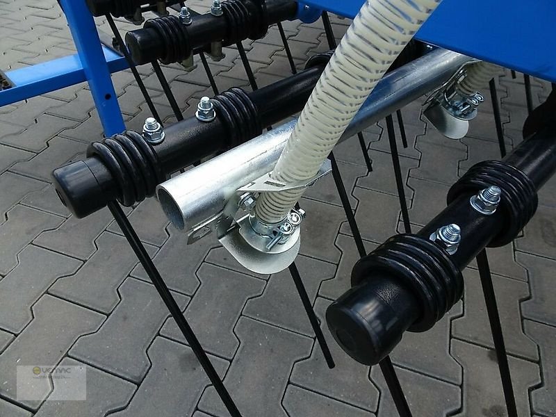 Striegel des Typs Vemac Wiesenstriegel 3m 300cm APV Streuer Grünlandstriegel Striegel NEU, Neumaschine in Sülzetal OT Osterweddingen (Bild 9)