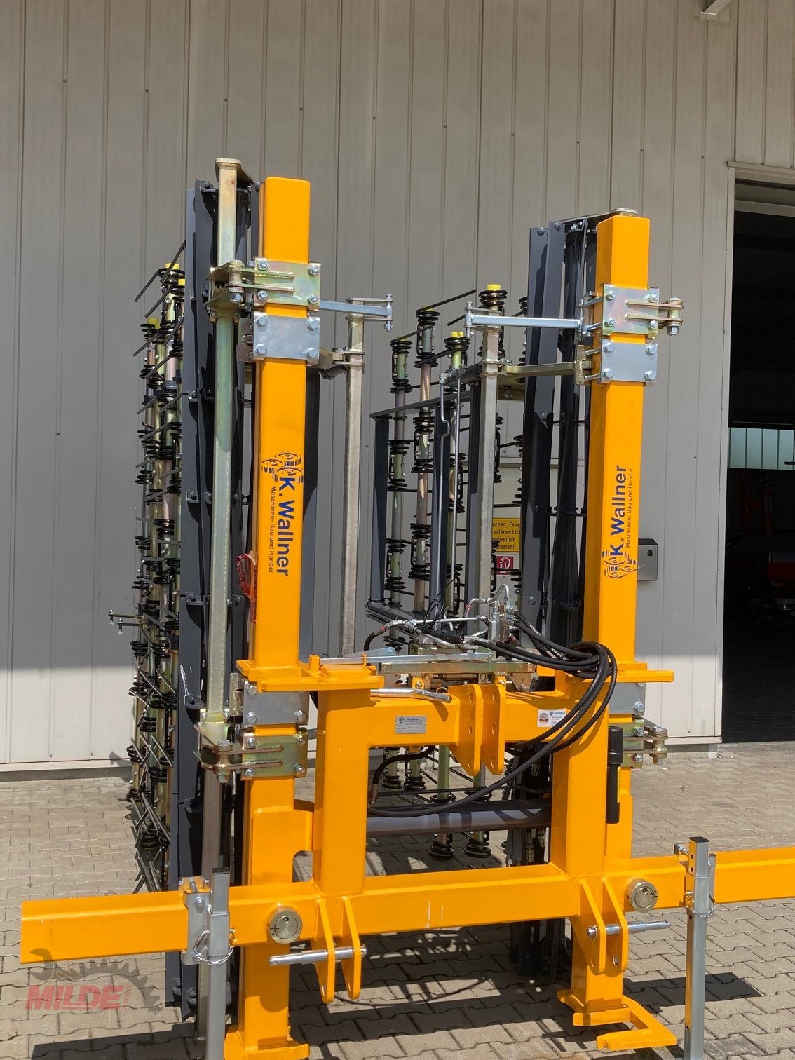 Striegel des Typs Wallner WSM 600, Neumaschine in Elsteraue-Bornitz (Bild 1)