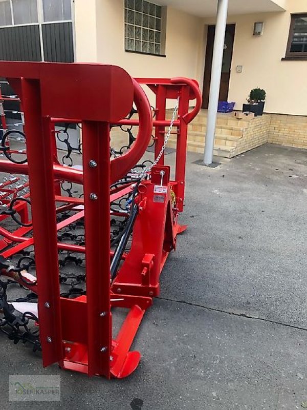 Striegel des Typs ZAGRODA Wiesenschleppe, Wiesenstriegel 5m breit, Neumaschine in Alitzheim (Bild 12)