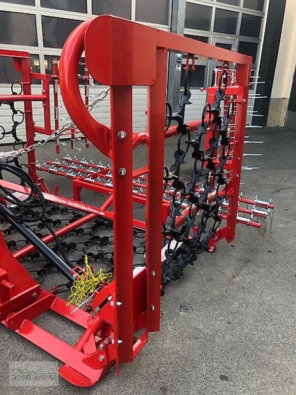 Striegel des Typs ZAGRODA Wiesenschleppe, Wiesenstriegel 5m breit, Neumaschine in Alitzheim (Bild 3)