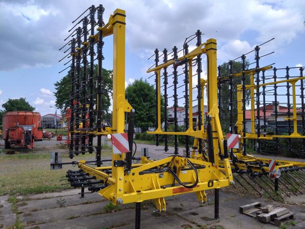 Striegeltechnik & Hacktechnik des Typs Bednar STRIEGEL PN 9000, Neumaschine in Vehlow (Bild 1)