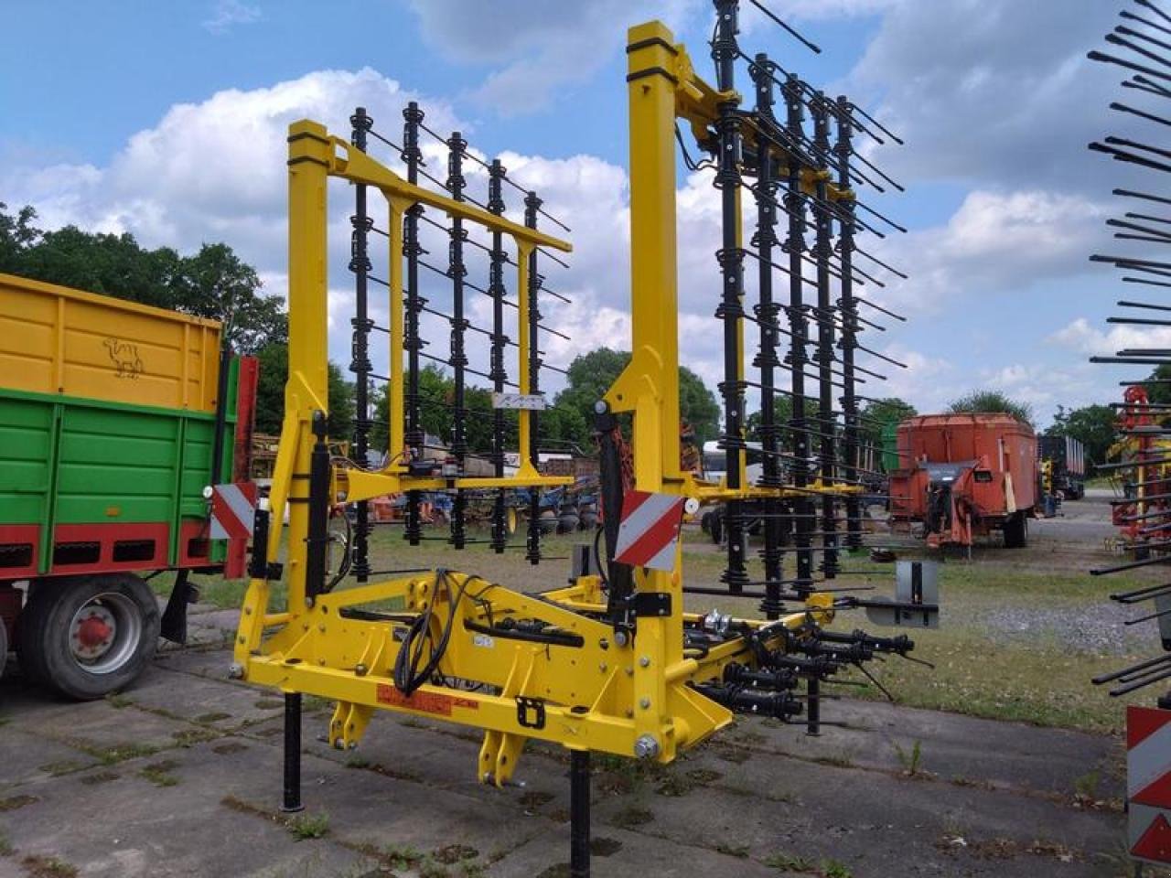 Striegeltechnik & Hacktechnik des Typs Bednar STRIEGEL PN 9000, Neumaschine in Vehlow (Bild 2)