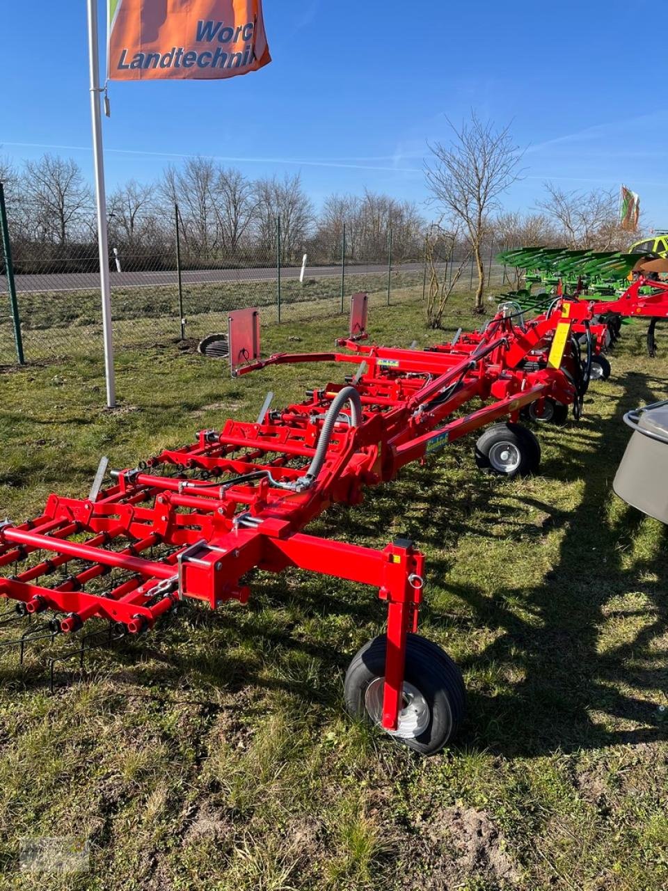 Striegeltechnik & Hacktechnik des Typs Einböck Aerostar 900 S, Neumaschine in Schora (Bild 2)