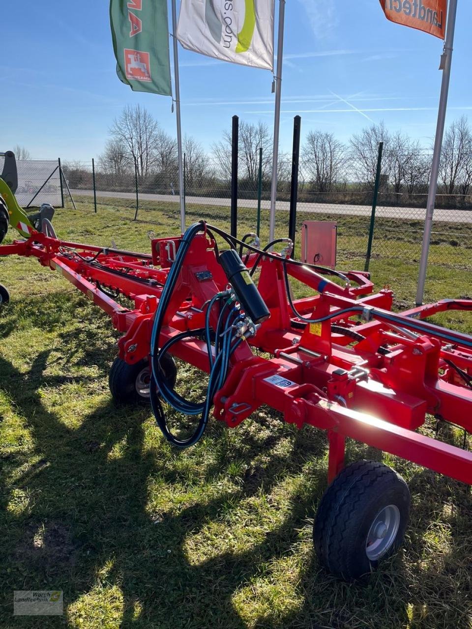 Striegeltechnik & Hacktechnik des Typs Einböck Aerostar 900 S, Neumaschine in Schora (Bild 5)