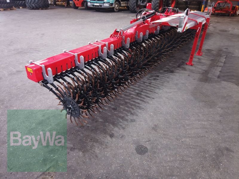 Striegeltechnik & Hacktechnik van het type Pöttinger ROTOCARE V 8000 ROLLHACKE, Vorführmaschine in Erbach (Foto 9)