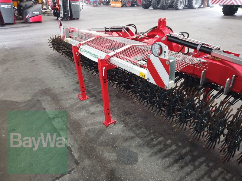 Striegeltechnik & Hacktechnik van het type Pöttinger ROTOCARE V 8000 ROLLHACKE, Vorführmaschine in Erbach (Foto 7)