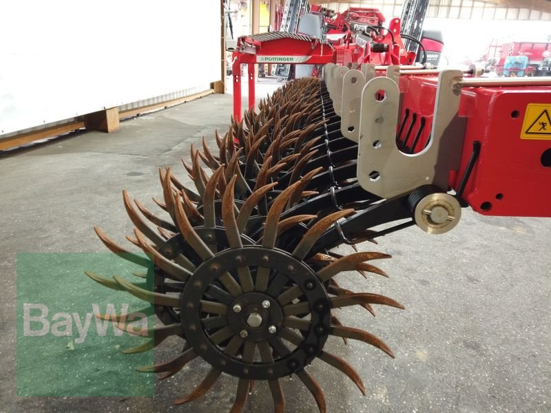 Striegeltechnik & Hacktechnik van het type Pöttinger ROTOCARE V 8000 ROLLHACKE, Vorführmaschine in Erbach (Foto 4)