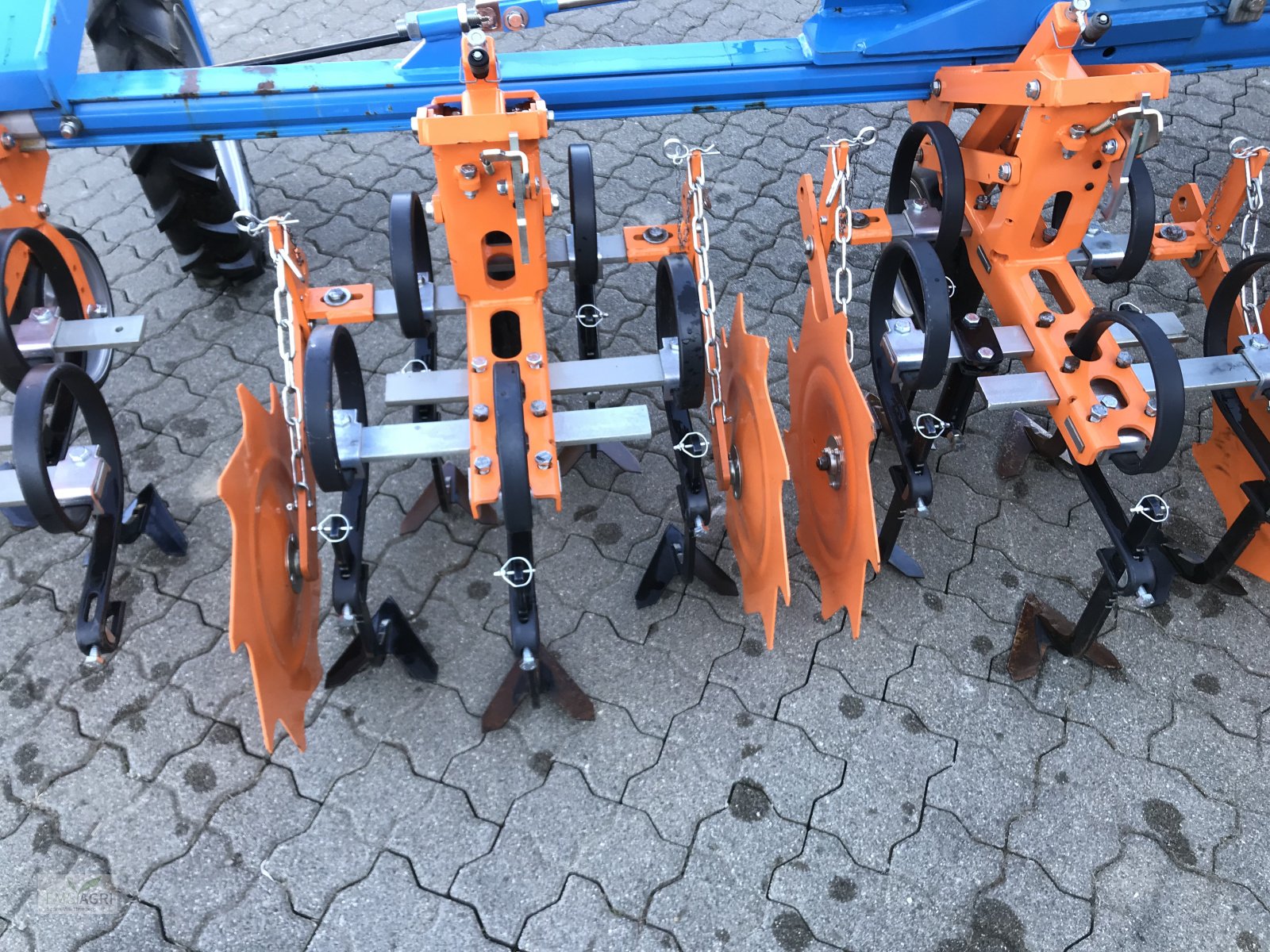 Striegeltechnik & Hacktechnik des Typs Schmotzer KPP-FH-6-75, Neumaschine in Vöhringen (Bild 3)