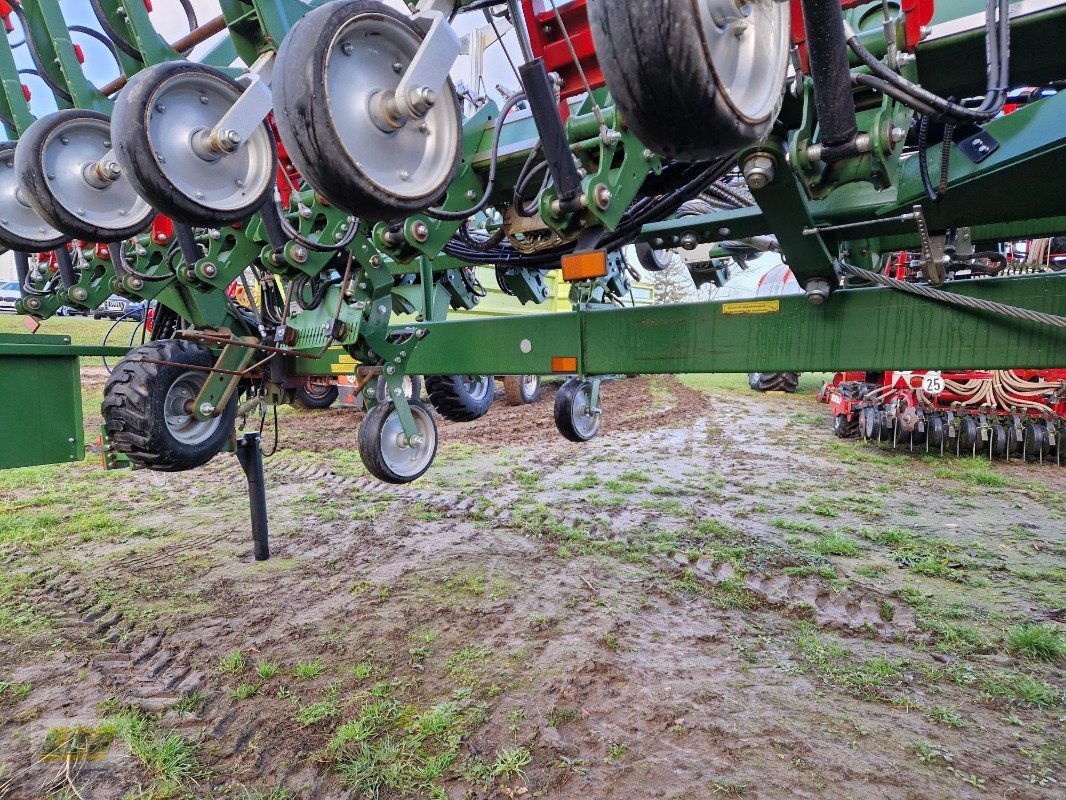 Striegeltechnik & Hacktechnik van het type Thyregod Swingking TRV-18/ 36 Reihen, Gebrauchtmaschine in Schenkenberg (Foto 14)