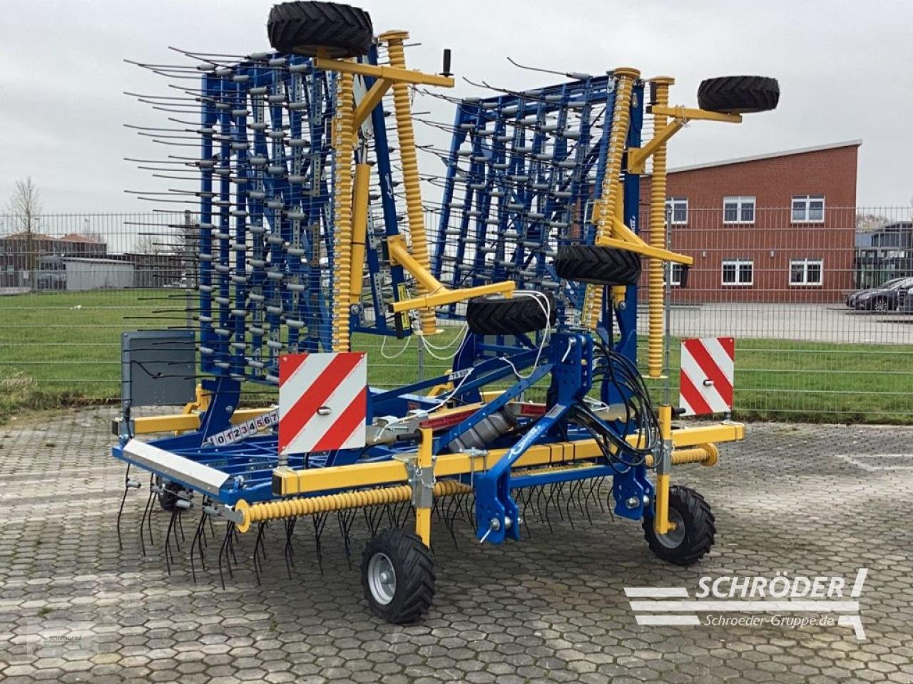 Striegeltechnik & Hacktechnik des Typs Treffler PRÄZISIONSHACKSTRIEGEL TS 920, Neumaschine in Norden (Bild 1)