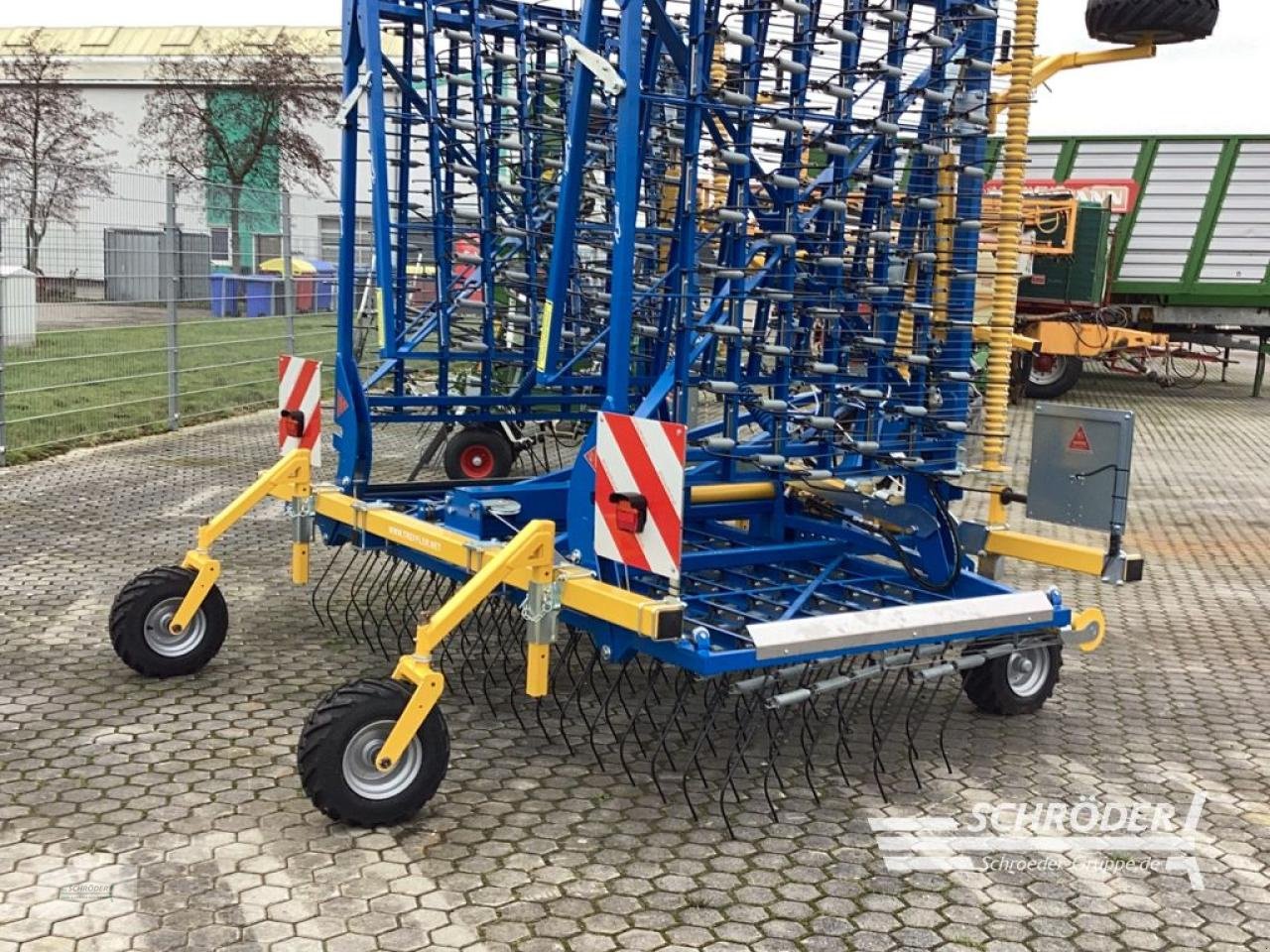 Striegeltechnik & Hacktechnik des Typs Treffler PRÄZISIONSHACKSTRIEGEL TS 920, Neumaschine in Norden (Bild 2)