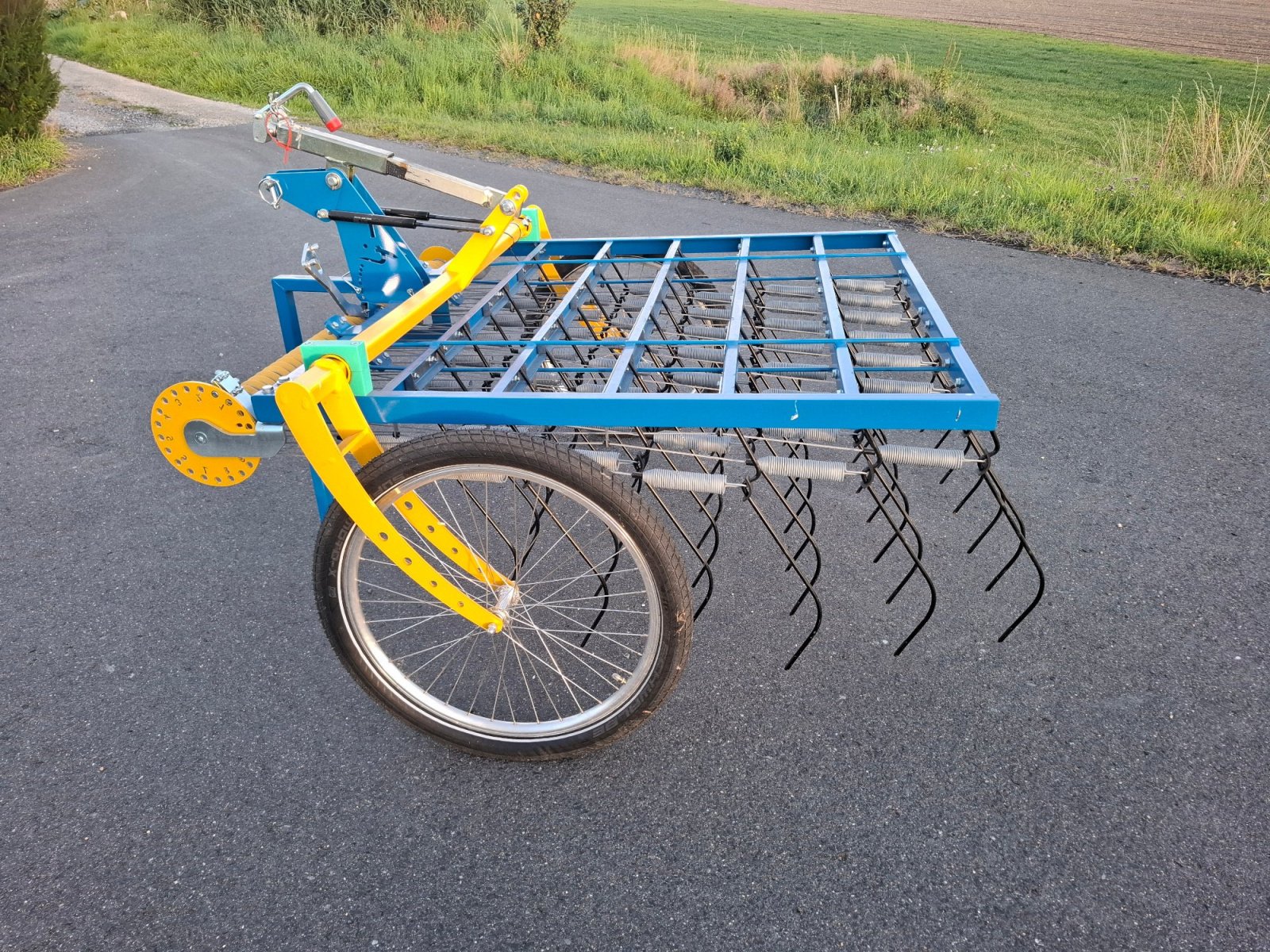 Striegeltechnik & Hacktechnik des Typs Treffler TS 130 Tiny, Neumaschine in Fuchsmühl (Bild 2)