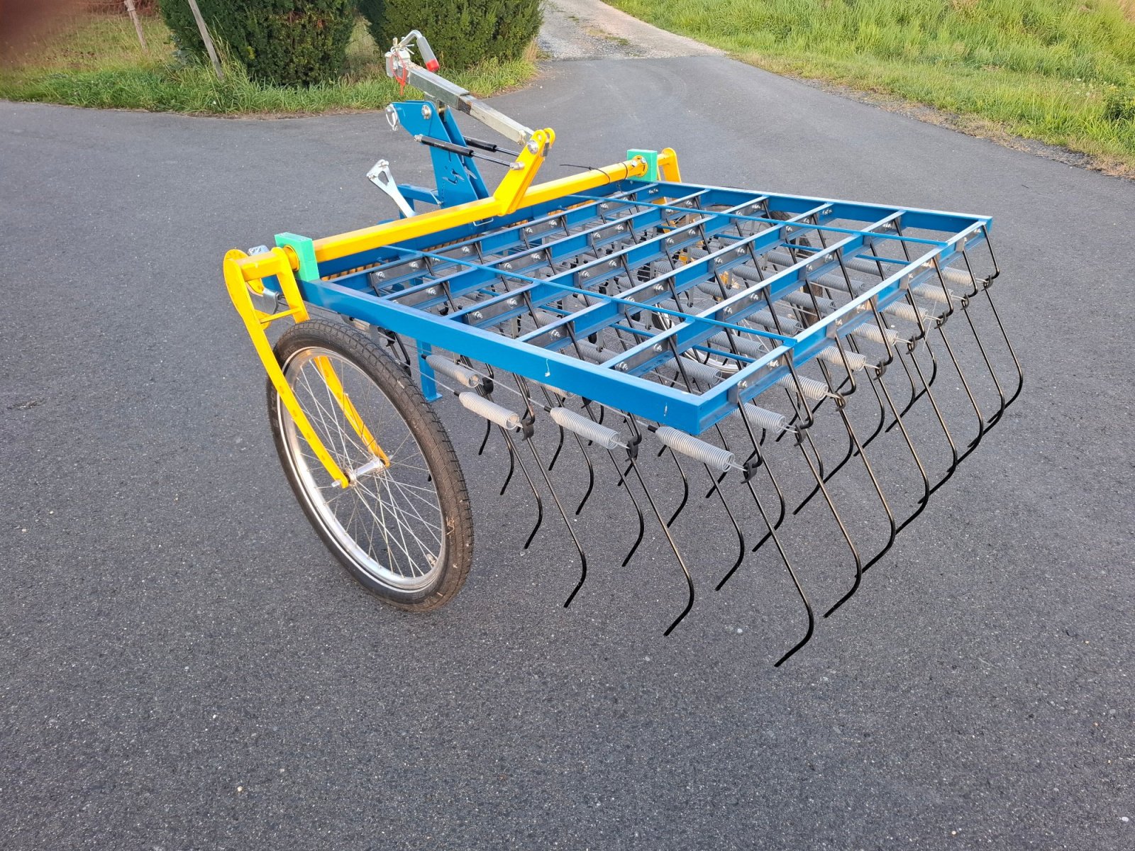 Striegeltechnik & Hacktechnik des Typs Treffler TS 130 Tiny, Neumaschine in Fuchsmühl (Bild 3)