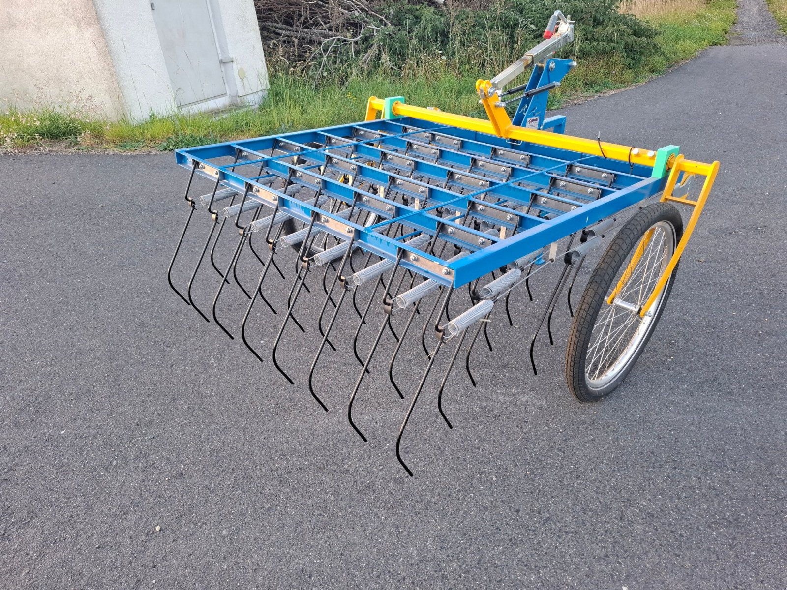 Striegeltechnik & Hacktechnik des Typs Treffler TS 130 Tiny, Neumaschine in Fuchsmühl (Bild 4)