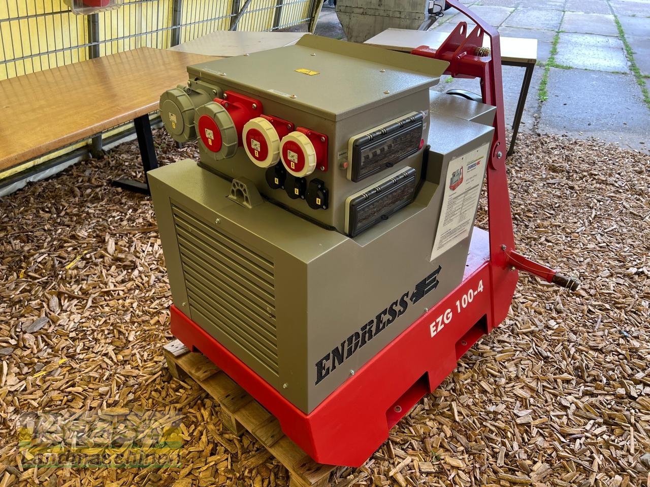 Stromerzeuger des Typs Endress EZG 100/4 II/TN-S Zapfwellengenerator, Neumaschine in Holthof (Bild 3)