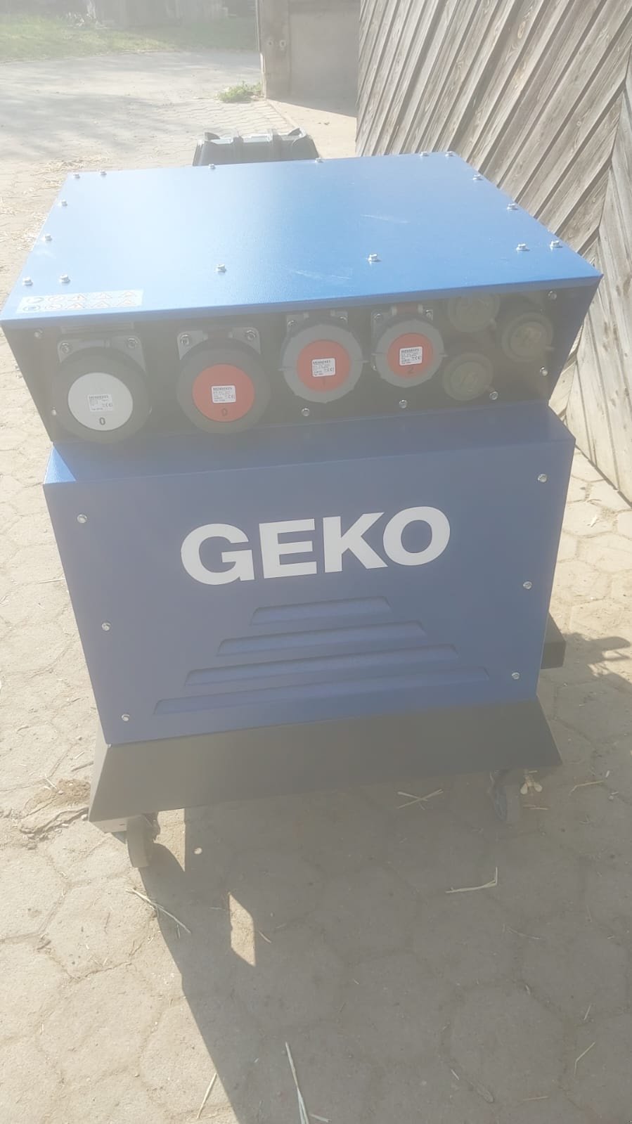 Stromgenerator del tipo GEKO 3000 ED-S/ZWG, Gebrauchtmaschine en Hilpoltstein (Imagen 3)